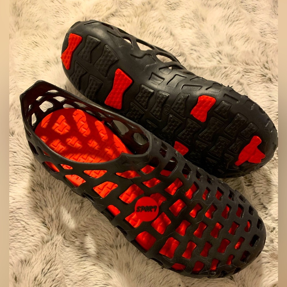 COPY - SPORTS NWOT BLACK/RED WATER/ SUMMER SHOES GREAT FOR BEACH-HIKING POOL🏖️